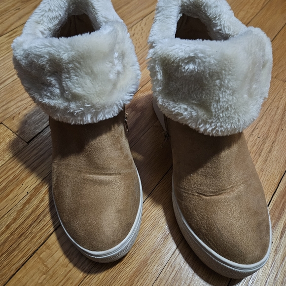 Rock & Candy Ethell size 9 fur ankle bootie - Picture 3 of 3